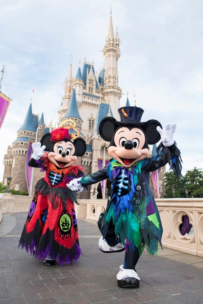 ディズニー速報】35周年のハロウィーンはミッキーたちがゴーストに変身! 2つの衣装を先行公開（写真 1/2） - ディズニー特集 -ウレぴあ総研