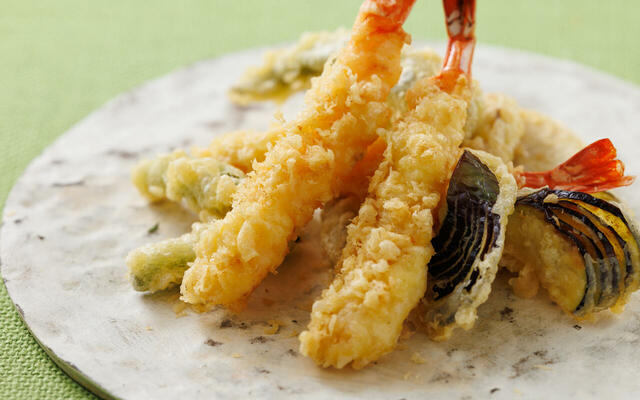 「揚げたて天ぷら」＜期間：2025年4月26日〜6月30日＞【本格的なグリル料理＆約100種類の料理が食べ放題！初夏のパノラマビューで楽しむ“4冠達成”の眺望ブッフェ開催中！】