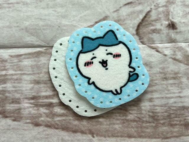 フェルトを2枚重ねます