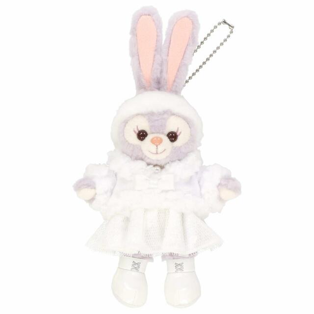 ぬいぐるみバッジ 2,600円|東京ディズニーリゾート「ダッフィー&フレンズのホワイト・ウィンタータイム・ワンダーズ」スペシャルグッズ|販売店舗:東京ディズニーシー「マクダックス・デパートメントストア」|発売日:2023年11月1日(水)