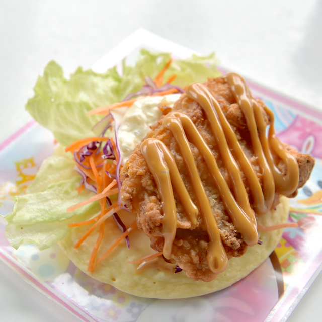 お子様も大好きなテリマヨ味。ガツンとお肉が食べたい方にお勧め。撮影 / MezzoMiki