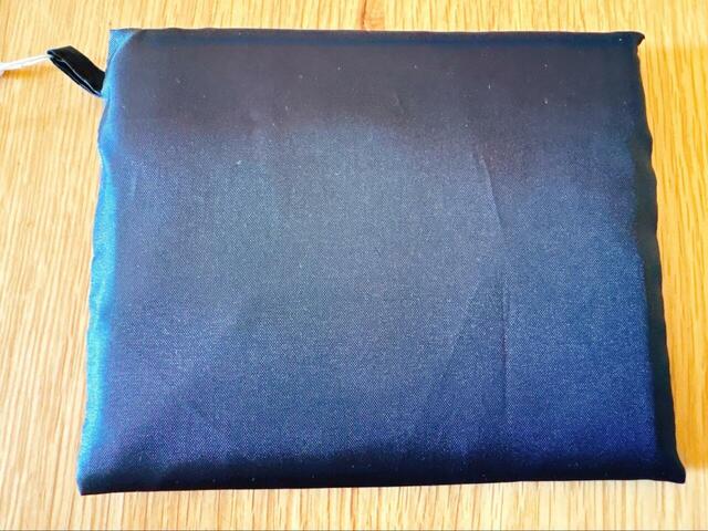 【AOKI＆PEANUTSコラボ スヌーピーポケッタブルトートバッグ】内ポケットに折りたためば手のひらサイズに！メインバッグに忍ばせやすいサイズ感です