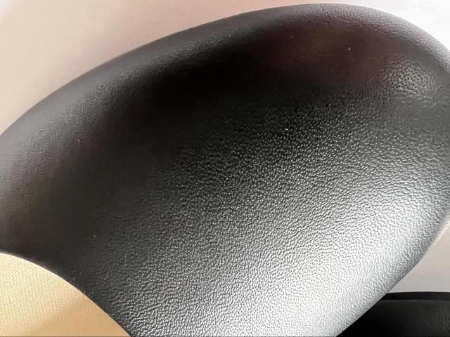 【無印良品 疲れにくい レザーフラットシューズ】マットな質感で汚れにくそう