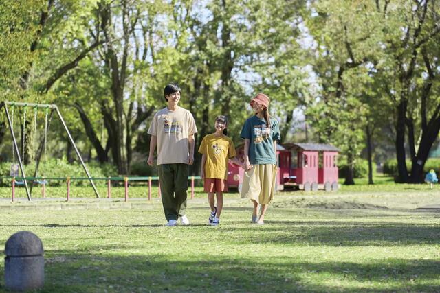 DisneyTシャツ(大人用)980円/Disneyドライ半袖Tシャツジュニア(キッズ用)780円