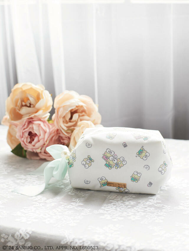 【Maison de FLEUR×サンリオキャラクターズ】けろけろけろっぴ スクエアポーチ（カラー：Ivory）価格：4,400円（税込）