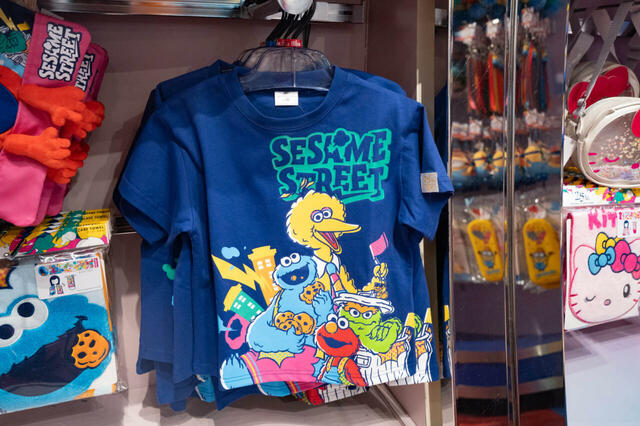 Tシャツ（キッズ） 3,500円｜ユニバーサル・スタジオ・ジャパン25周年グッズ