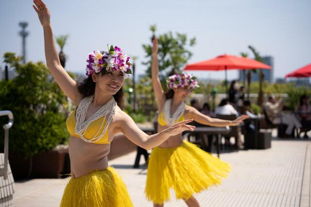 「フラ＆タヒチアンショー」【ホテルニューオータニ大阪が『プールサイドビュッフェ～Hawaiian Hula in GW～』開催】