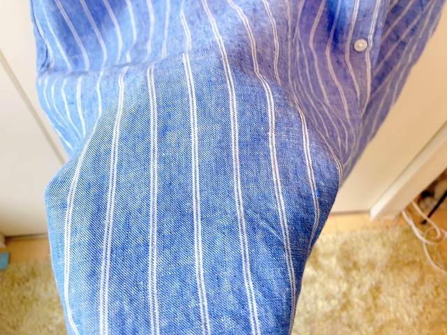 【無印良品 婦人 リネン 洗いざらし長袖シャツワンピース】比較的厚手でしっかりしている生地なのに涼しい！