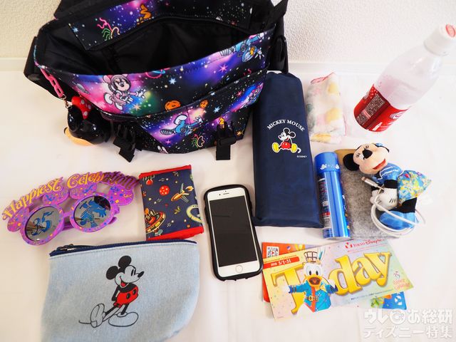 東京ディズニーリゾート｜宇宙柄ショルダーバッグ＆私物