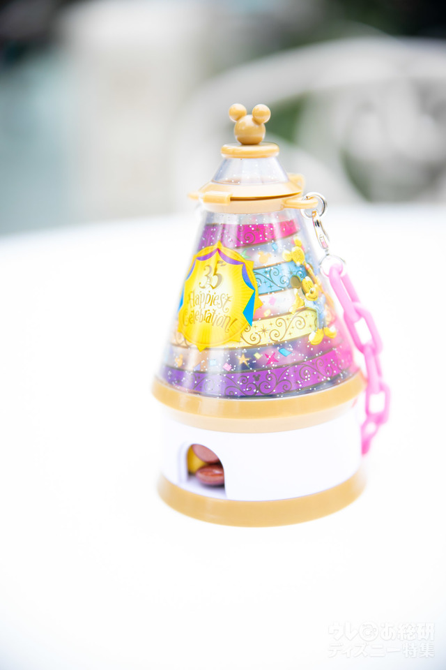 カラフルチョコレート、ミニスナックケース付き　800円