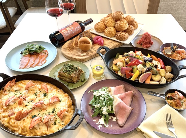 バラエティーに富んだディナービュッフェ