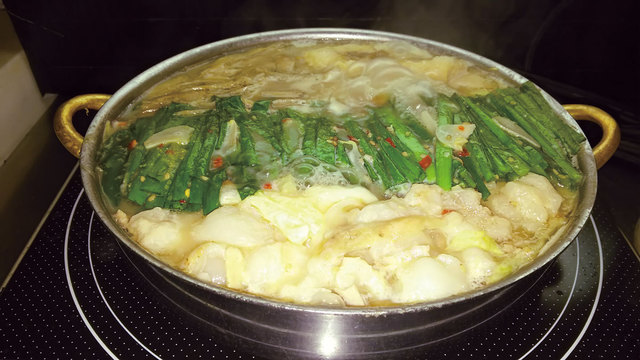 もつ鍋 寅屋（河原町）  もつ鍋　1620円〜