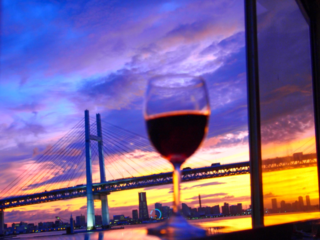 豪華クルージングで横浜の夜景を楽しめる「ゆかた祭り」