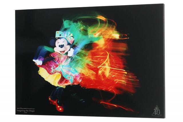 アートパネル｜10,000円｜東京ディズニーリゾート40周年「イマジニング・ザ・マジック」奥山由之コラボグッズ｜販売店舗：東京ディズニーランド「グランドエンポーリアム」、東京ディズニーシー「エンポーリオ」｜発売日：2023年10月19日（木）