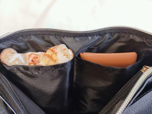 ミニポケットにハンカチ、カードケースを入れてみた