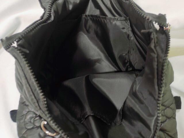 バッグの中には、2つの内ポケットつき