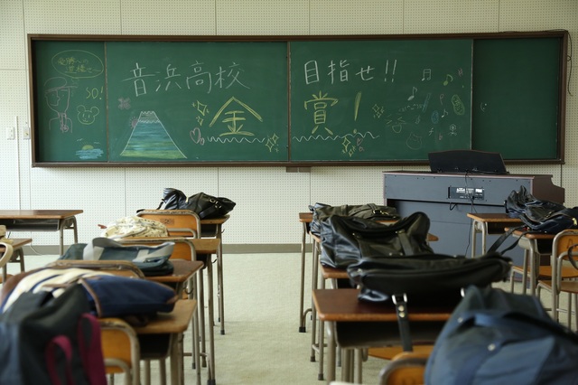 ©2015 halyosy、藤田遼、雨宮ひとみ、スタジオ・ハードデラックス／PHP研究所／『桜ノ雨』製作委員会