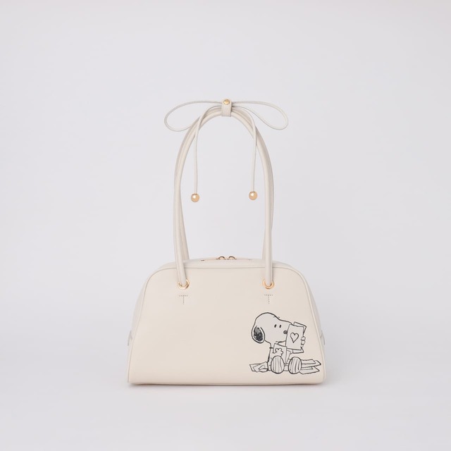 【PEANUTS×FURLA】「フルラ ポピー M ドーム」¥74,800(税込み)、W30 x H17.5 x D15cm(全3色)