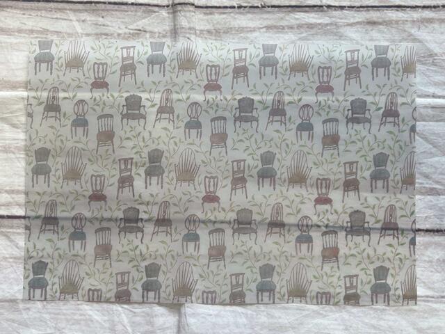 「アンティークの椅子」