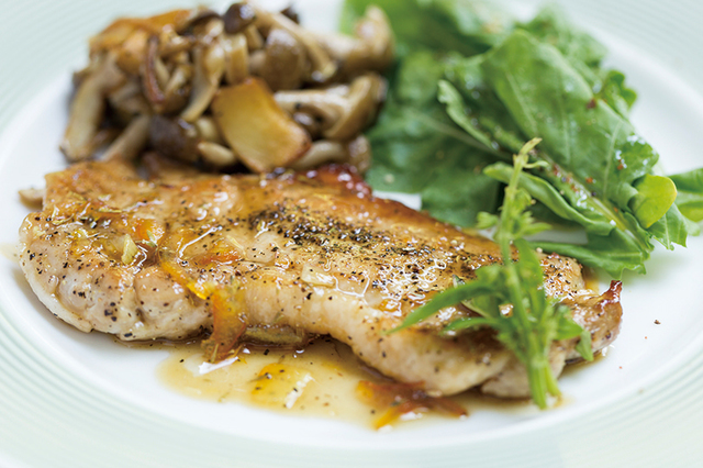 WanderKitchen／料理はほぼ日替わり。「ポークソテー」はオレンジマーマレードソースが決め手。