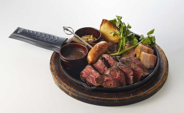 初代横綱：明石志賀之助 「4本柱特盛肉のプレート」