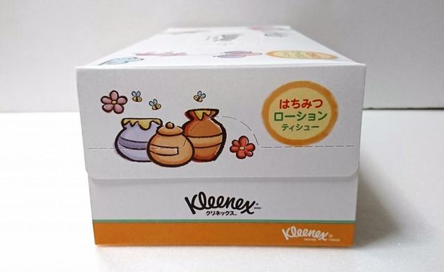 【日本製紙クレシア　クリネックスティシューローション ディズニープー　10箱　1998円】側面にも絵柄が。カバーを付けずに飾りたい