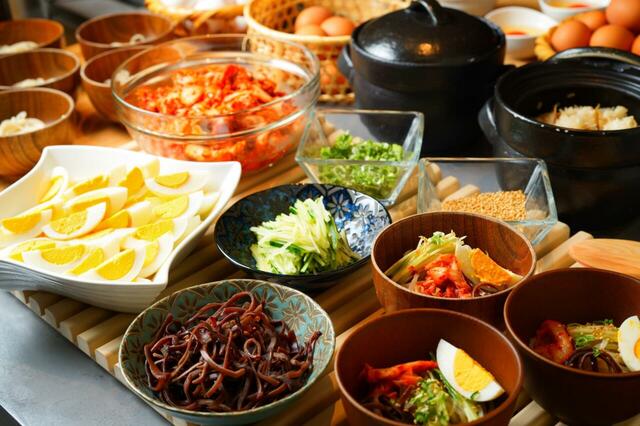 「自分でアレンジできるメニュー」【朝から贅沢!大分や九州の食材を使った地産地消メニューや伝統的な郷土料理も楽しめる“朝食ビュッフェ”にリニューアル!】