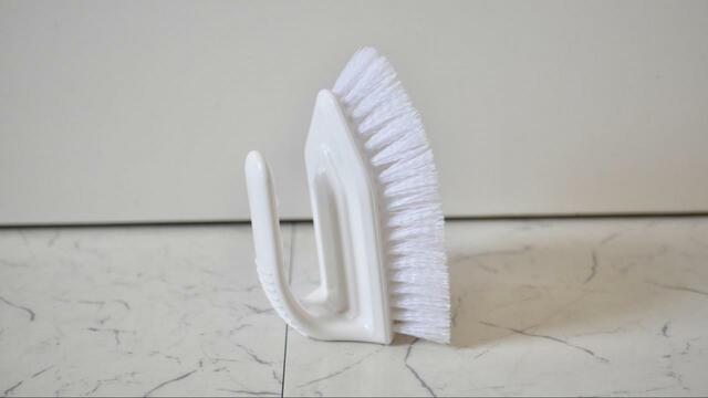 【ニトリ　ゴムの力で汚れを落とすバスブラシ】自立させることも可能