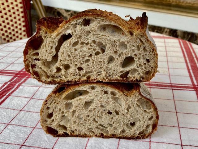 フランスの伝統的なパンもアダチ渾身の味／ブーランジェリー パティスリー トレトゥール アダチ