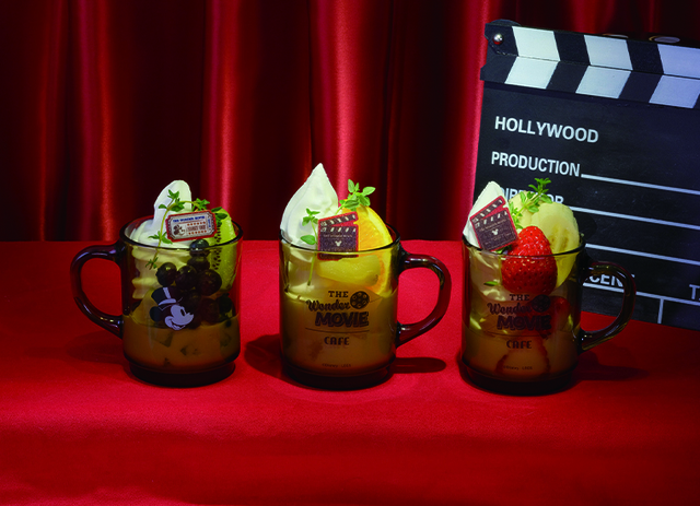 フローズンヨーグルト 各1,300円(税込各1,430円)|ディズニー100周年「The Wonder Movie CAFE」