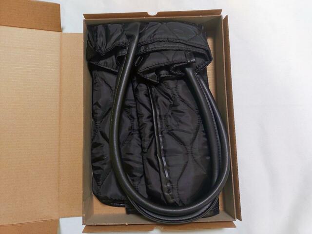 丁寧に梱包されている【整理整頓できる仕切りつき！ 23区 超軽量キルティングトートバッグ】