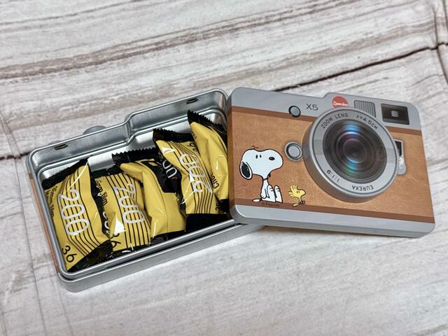 中身は個包装のチョコレート5個【PLAZA限定】スヌーピー PEANUTS EUREKA エウレカ カメラ缶（クランチチョコ）