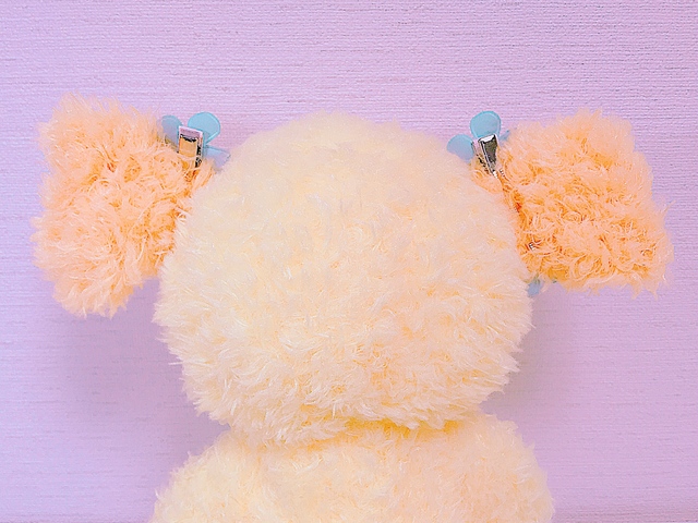 耳を折ってクリップで挟んでいます