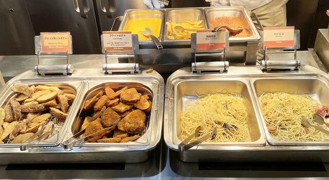 ピザ同様の人気のポテトやパスタ類。こちらも昭和世代には泣ける味です