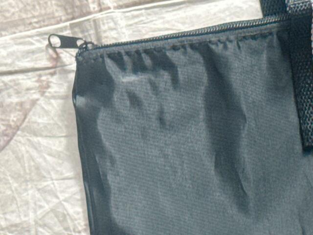 素材はポリエステル