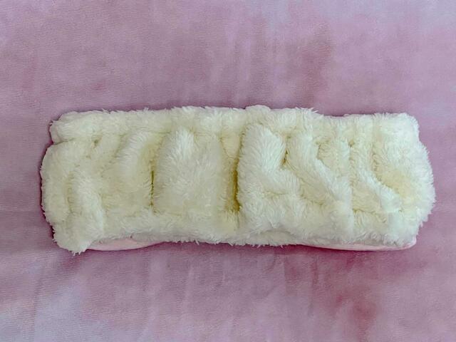 【3COINS×セーラームーン】お色はオフホワイト。サイズは縦8.5×内周50cmです。