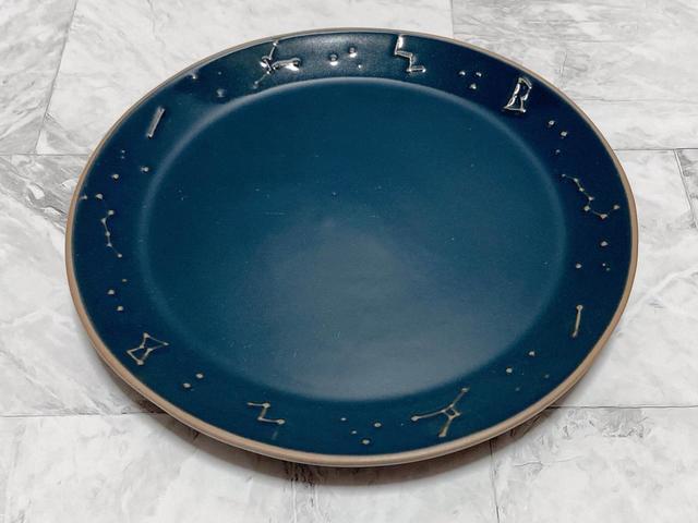 【ナチュラルキッチン】ラウンドプレート星座ネイビー／税込330円