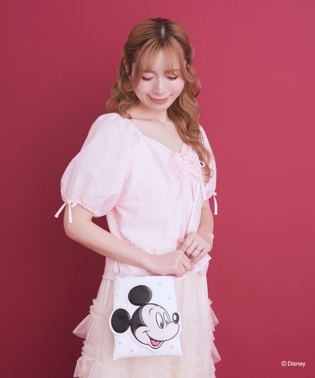 フェイスポシェット ￥8,200｜Areeamディズニーコレクション「ミッキー＆ミニー」