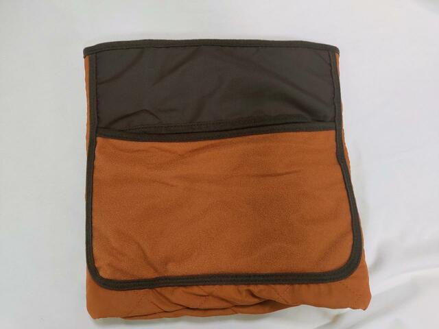 【コンパクトにする方法】③裏面のポケットと、同じくらいのサイズになるように折る