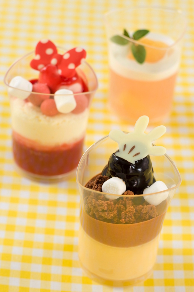 ミッキーマウス・ヴェリーヌ(手前) ミニーマウス・ヴェリーヌ(中) ピーチゼリー(奥) スウィートハート・カフェ