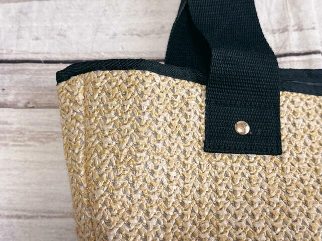 ブラックの持ち手とパイピングが大人かわいいポイント！
