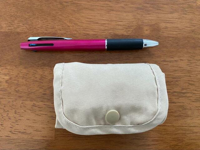 【スリーコインズ×ミッキーマウス】一般的なボールペンより小さく折りたためます