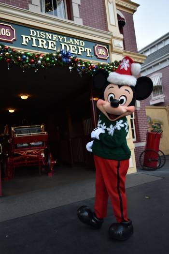 海外ディズニー】クリスマス衣装のミッキーがお洒落すぎ