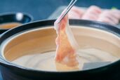 「温かく、あっさり味わえる豚しゃぶ」＜期間：2026年11月26日～2027年2月25日＞【サーロインステーキ・豚しゃぶ・いちごのスイーツも好きなだけ！「松江エクセルホテル東急」で冬を彩るディナービュッフェ開催！】