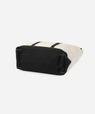 【L.L.Bean×Saturdays NYC】「Boat & Tote Large(ボート・アンド・トート ラージ)」(17,600円)/高い耐久性と、型崩れせずしっかりと自立するハリ・硬さが特徴の生地を使用