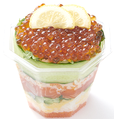 〈中島水産〉イクラとサーモンのミルフィーユ丼