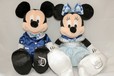 抱っこできるサイズのぬいぐるみ。ミッキー・ミニーともに$34.95。 