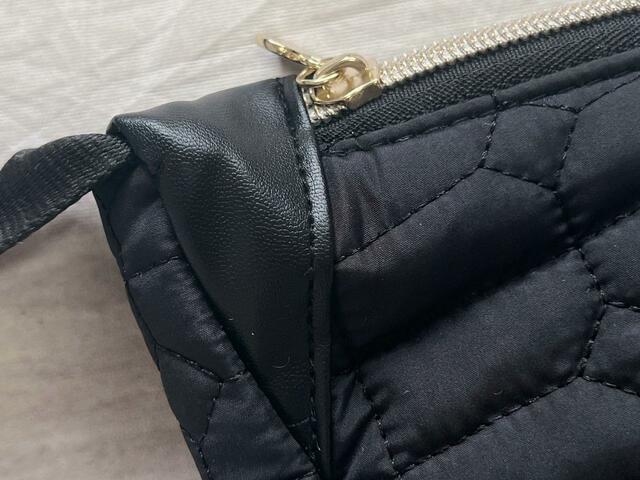 サイドはPVC合皮になっており、凝っています