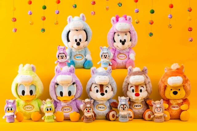 東京ディズニーリゾートお正月グッズ|販売店舗:東京ディズニーランド「グランドエンポーリアム」、東京ディズニーシー「タワー・オブ・テラー・メモラビリア」|発売日:2025年11月17日(月)