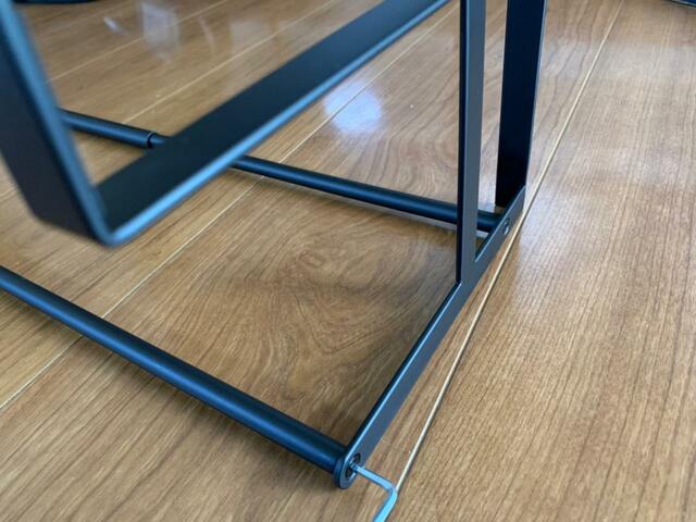 【山崎実業 浮かせる伸縮シューズラック】右フレームをパイプに取り付ければ完成